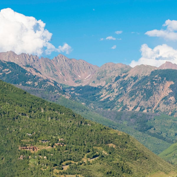 Explore Virtual Vail's picturesque mountainscapes.