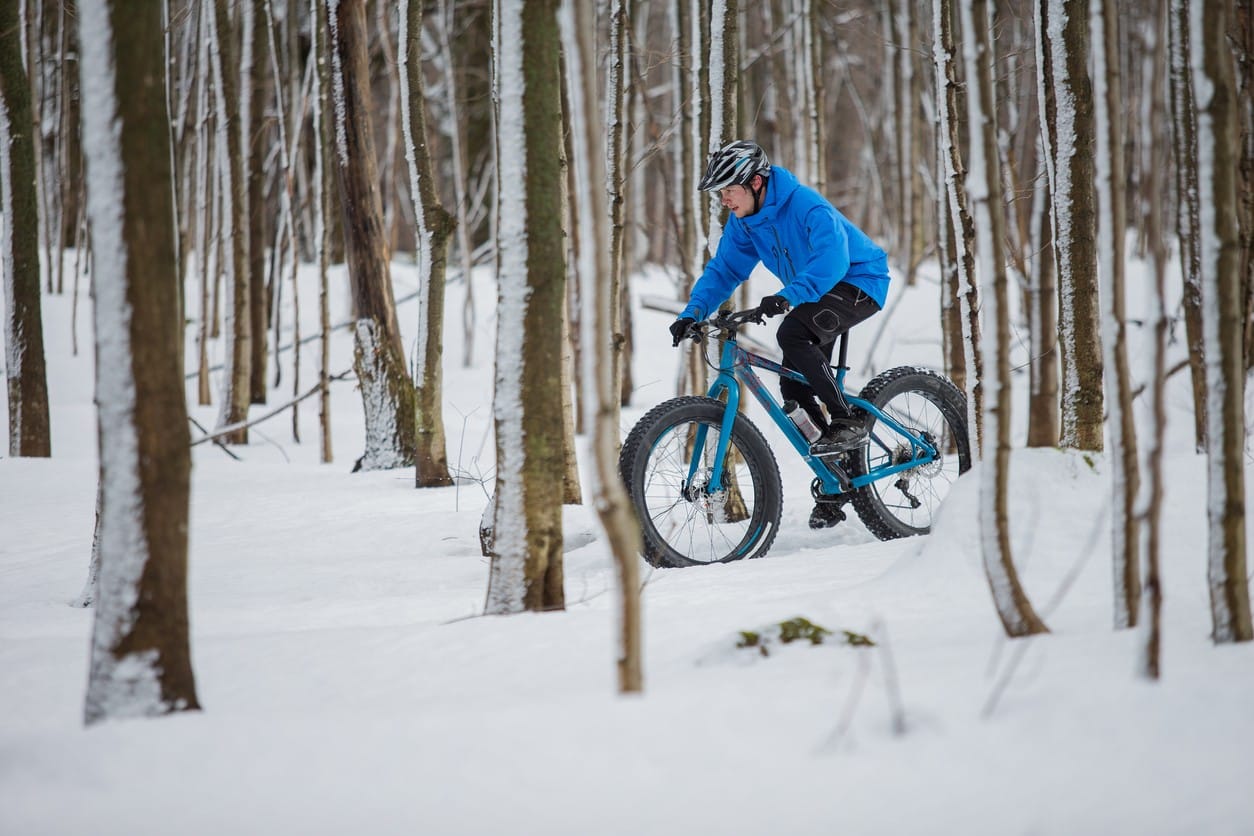 guy-on-fat-tire-bike-in-snowy-woods